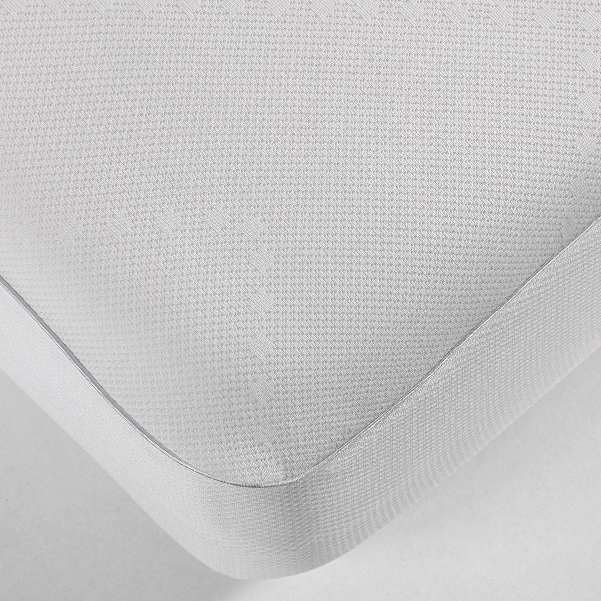 Close-up of the Air Cover 3D knitted fabric texture