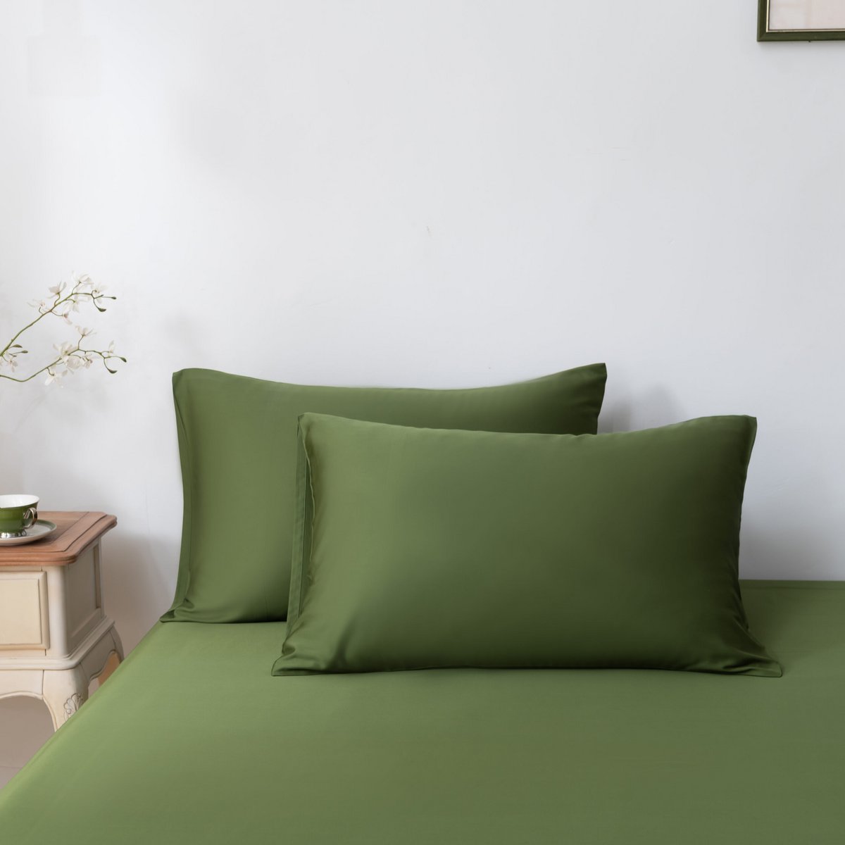 Close-up of a Deep Moss bamboo pillowcase