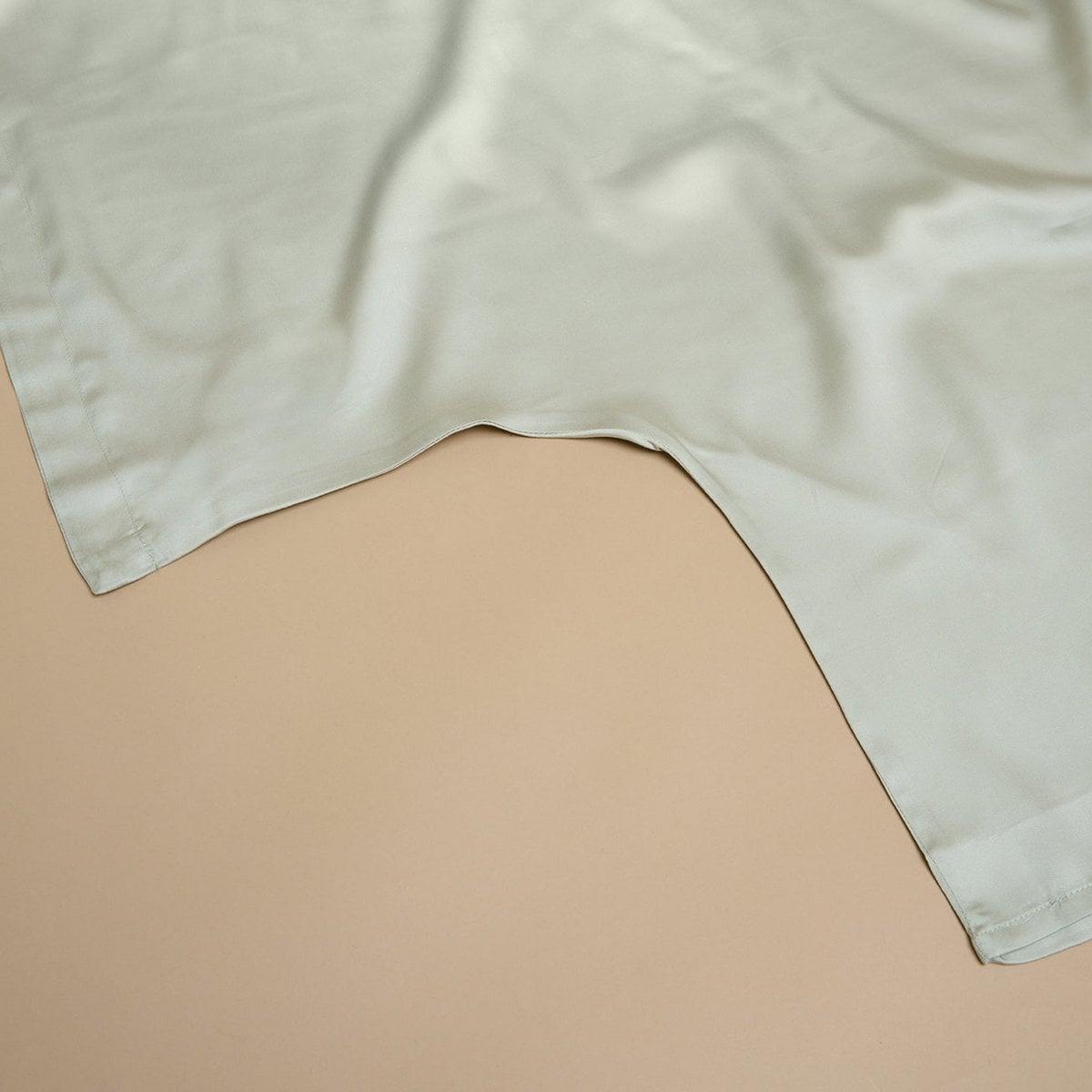 Close-up of the Tencel™ Sateen fabric sheen in Gray Green