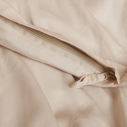 Close-up of the Tencel™ Twill fabric in Beige with zipper