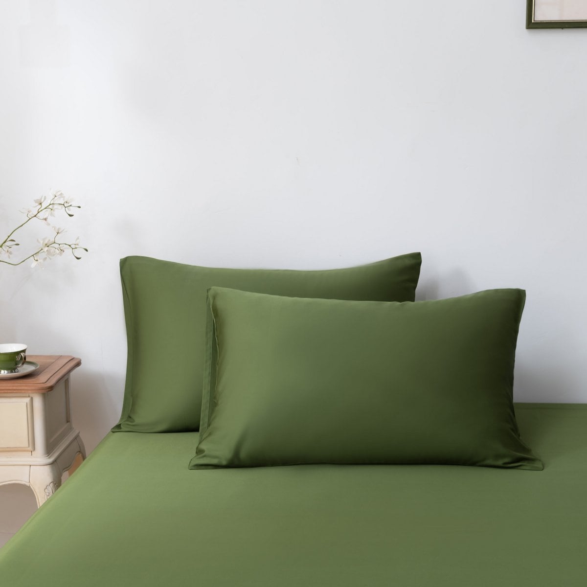 Close-up of Deep Moss bamboo pillowcases