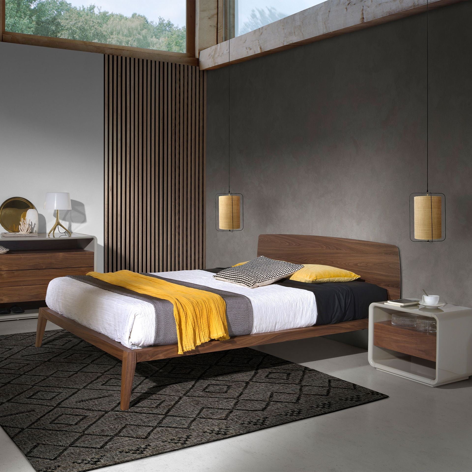 Holzbett Essen von Maison de Cocon – Holz, Farbe Walnuss, 160x200 cm, Hauptansicht 2