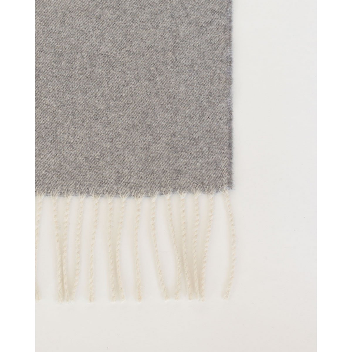 Close-up of Tibet throw's soft cashmere-wool texture