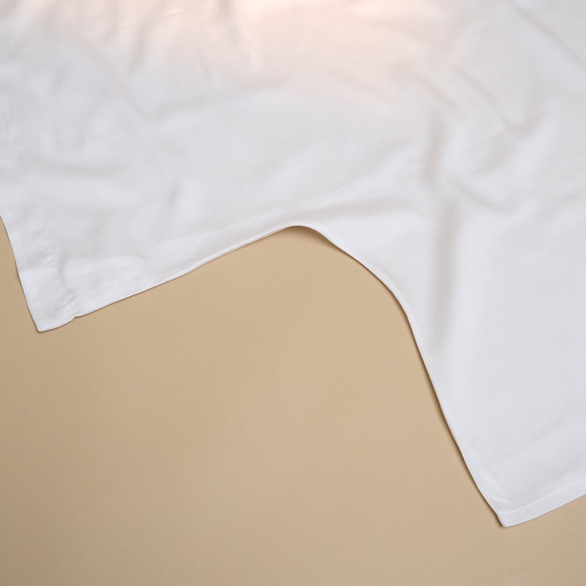 Close-up of the Tencel™ Sateen fabric sheen in White
