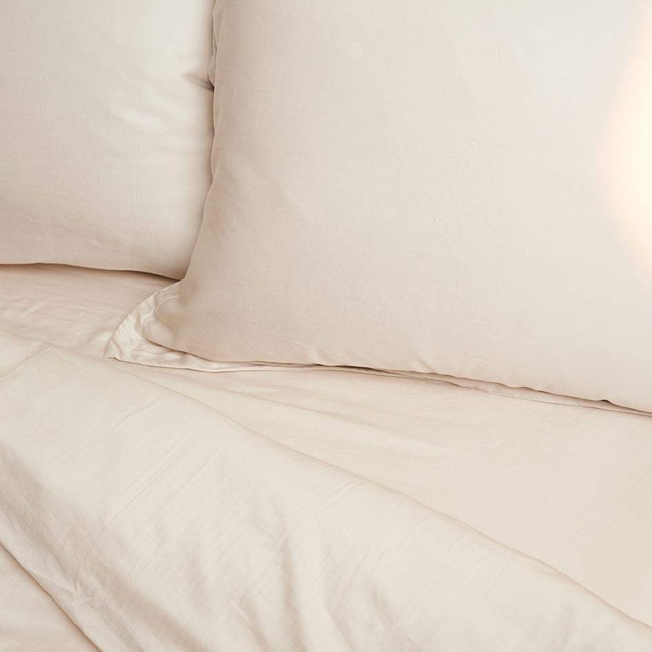 Folded pillows in the Tencel™ Twill Duvet Cover set, Beige