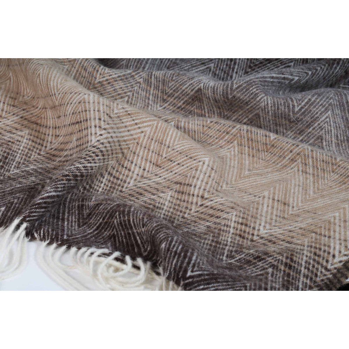 Close-up of Manoria Savana's woven zigzag wool texture